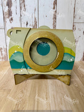 Cargar imagen en el visor de la galería, CAMARA PORTAFOTO JUEGO MDF