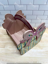 Cargar imagen en el visor de la galería, CANASTA REGALO MDF