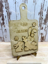 Cargar imagen en el visor de la galería, TABLA PICAR FELICES PASCUAS MDF