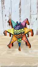 Cargar imagen en el visor de la galería, PIÑATA COLGANTE CH MDF LANSEP26