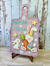Cargar imagen en el visor de la galería, TABLA PICAR FELICES PASCUAS MDF