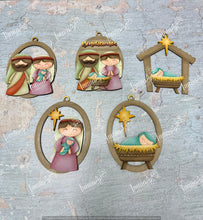 Cargar imagen en el visor de la galería, ESFERAS NACIMIENTO SAGRADA FAMILIA MDF LANAV26