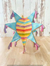 Cargar imagen en el visor de la galería, PIÑATA COLGANTE MED MDF LANSEP26