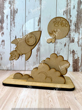 Cargar imagen en el visor de la galería, DECORATIVO INFANTIL COHETE MDF