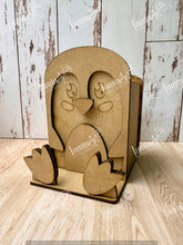 Cargar imagen en el visor de la galería, LAPICERA PINGÜINO MDF