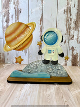 Cargar imagen en el visor de la galería, DECORATIVO INFANTIL ASTRONAUTA MDF